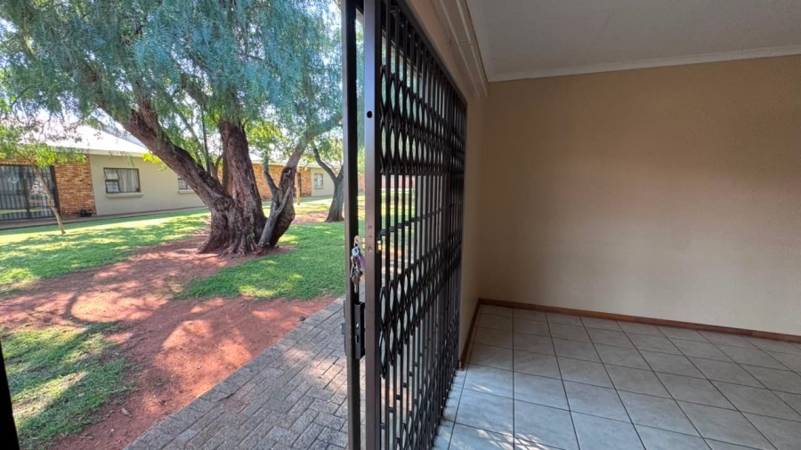 2 Bedroom Property for Sale in Rhodesdene Northern Cape
